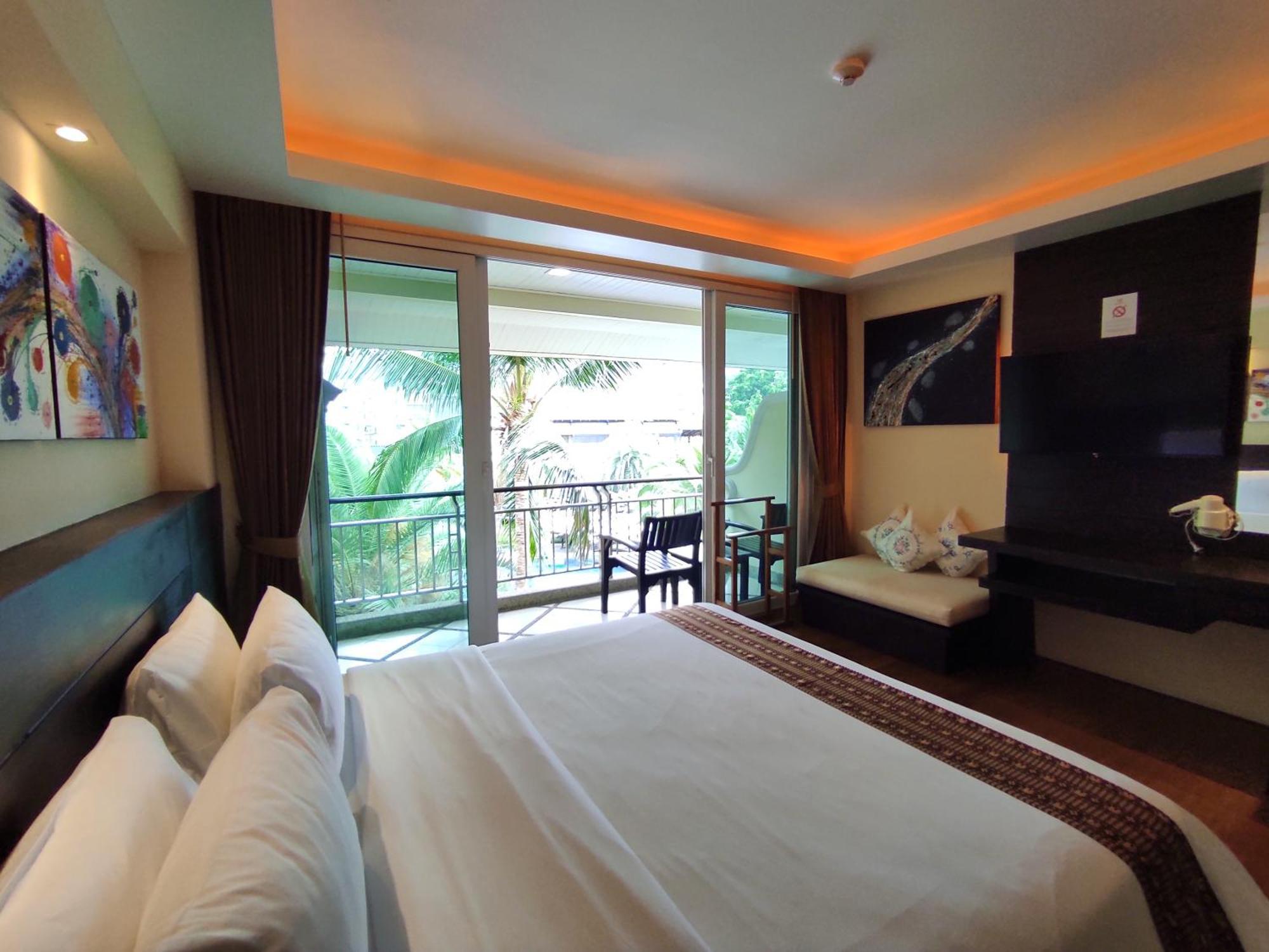 Отель R-mar And Patong, 4*