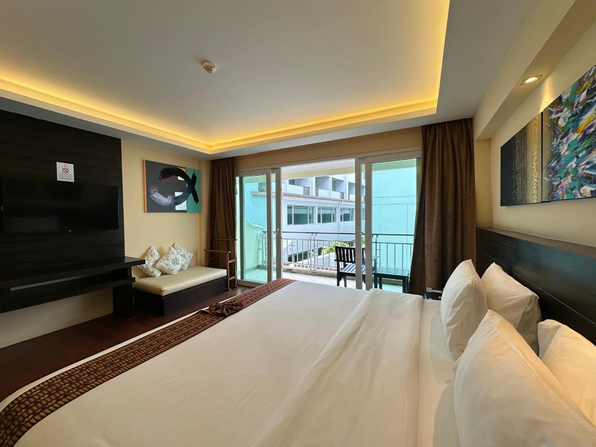 Отель R-mar And Patong,