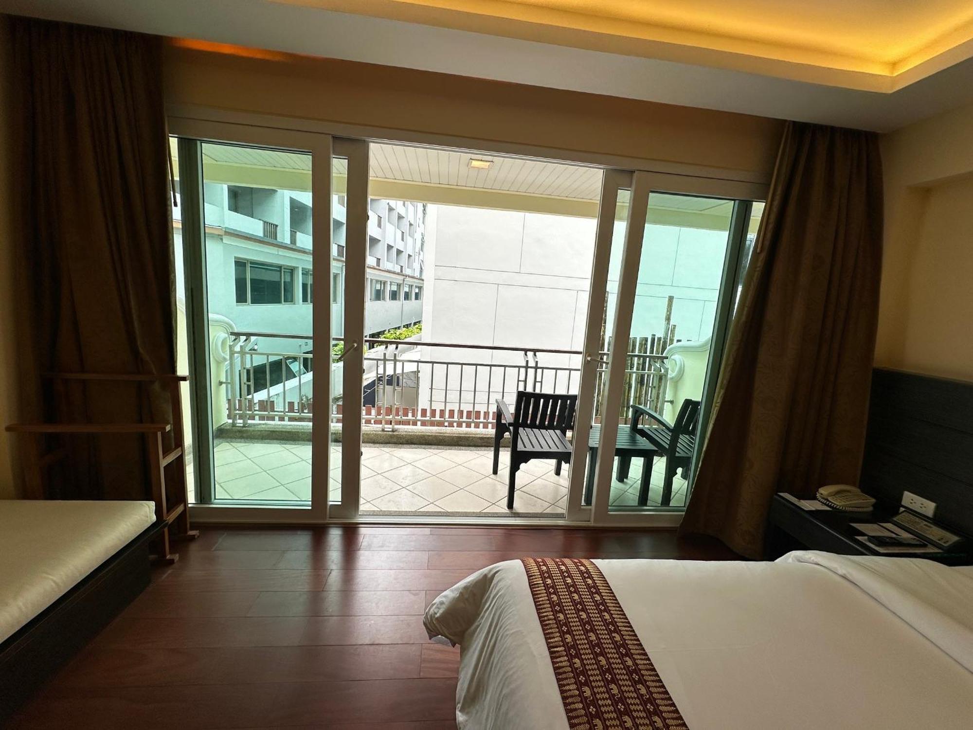 Отель R-mar And Patong, 4*